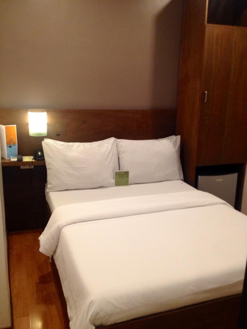 Hotel Durban Makati City Bagian luar foto