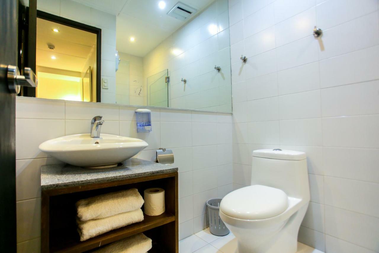 Hotel Durban Makati City Bagian luar foto